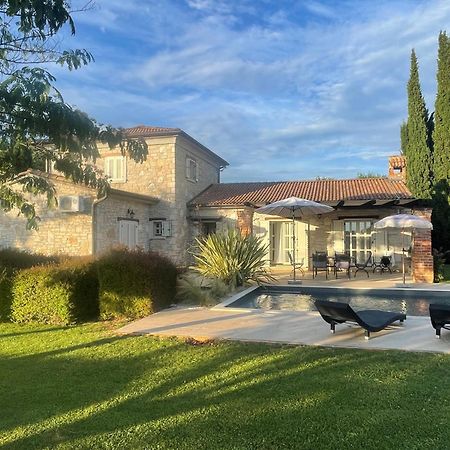 Villa Melissa - Istrisches Steinhaus Mit Pool In Guter Lage Sveti Lovreč Pazenatički Zewnętrze zdjęcie