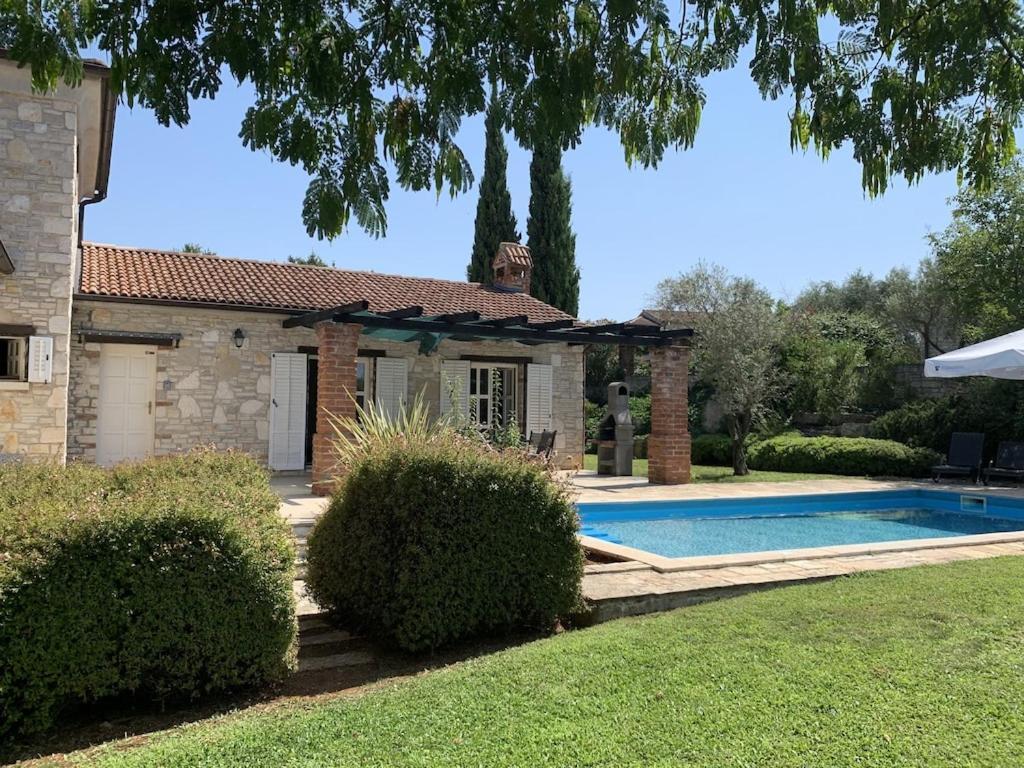 Villa Melissa - Istrisches Steinhaus Mit Pool In Guter Lage Sveti Lovreč Pazenatički Zewnętrze zdjęcie