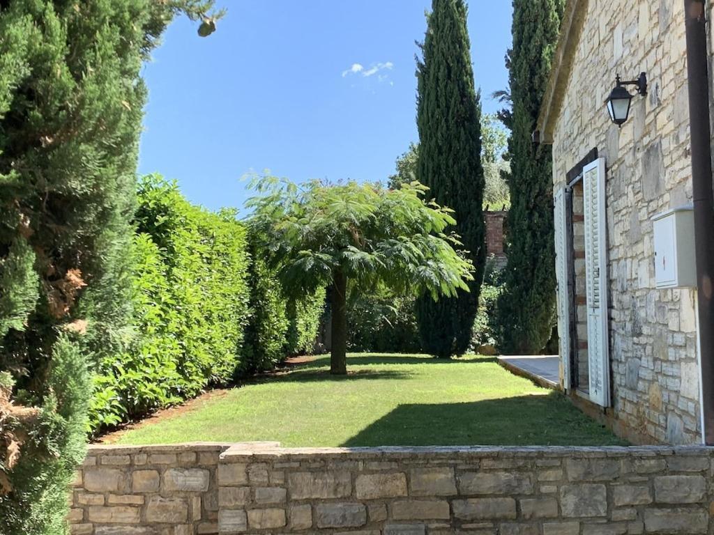 Villa Melissa - Istrisches Steinhaus Mit Pool In Guter Lage Sveti Lovreč Pazenatički Zewnętrze zdjęcie
