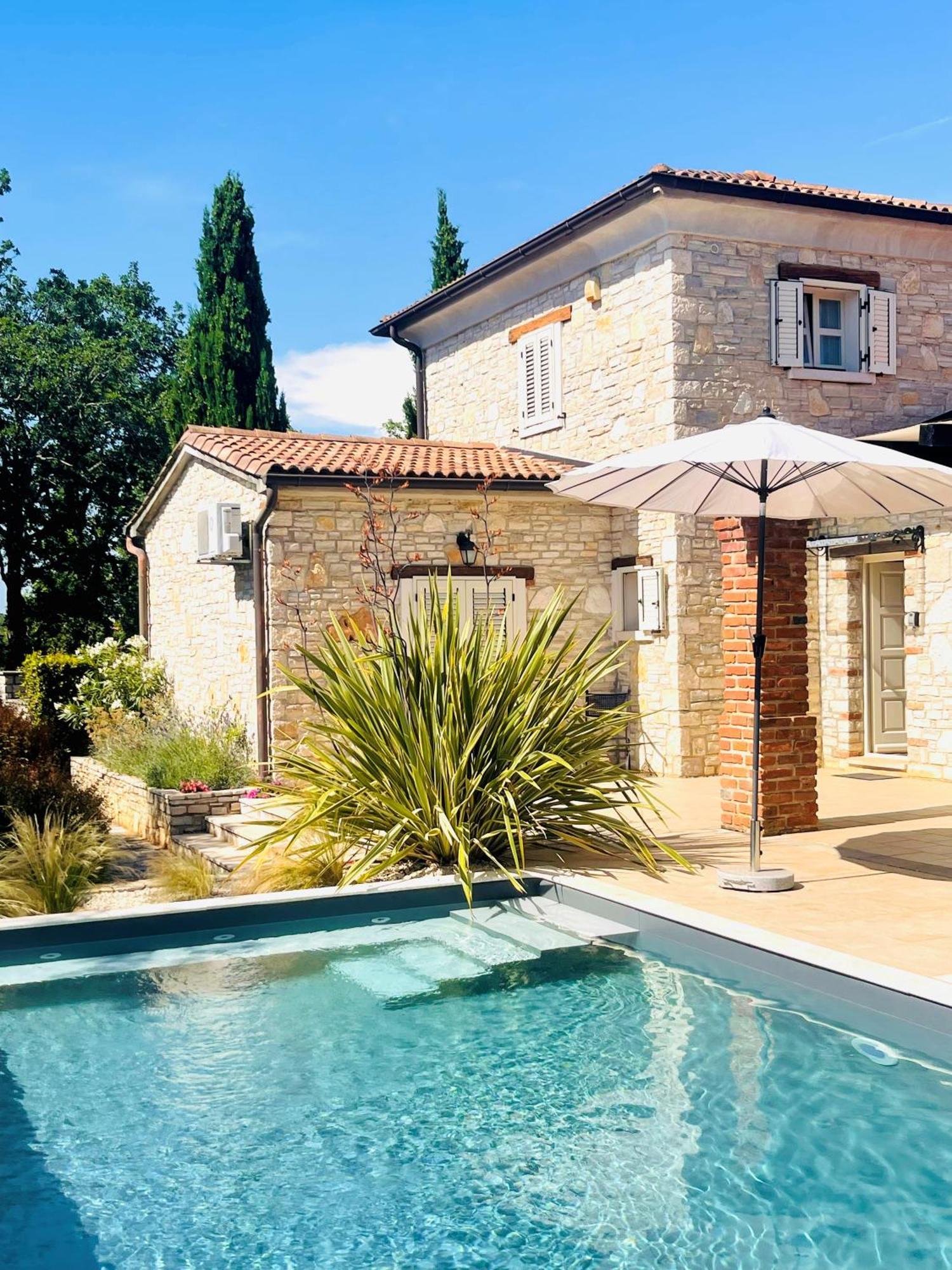 Villa Melissa - Istrisches Steinhaus Mit Pool In Guter Lage Sveti Lovreč Pazenatički Zewnętrze zdjęcie